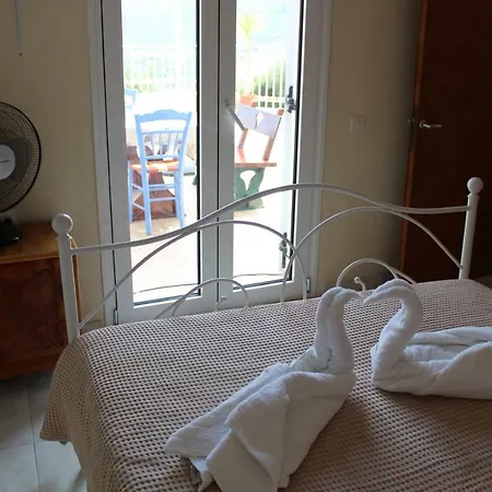 Διαμέρισμα Prosilia Guesthouse *